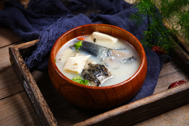 营养煲汤枸杞奶白鲫鱼豆腐汤