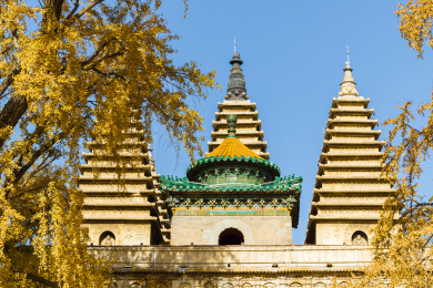 秋天北京石刻艺术博物馆里五塔持的塔尖