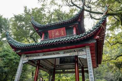 中国四大赏枫胜地－长沙岳麓山爱晚亭风光