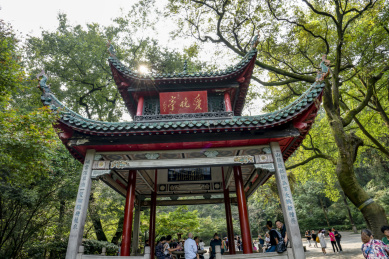 中国四大赏枫胜地－长沙岳麓山爱晚亭风光