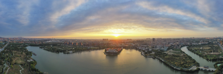 中国广东省东莞华阳湖湿地公园日出风光