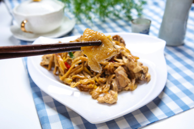 农家特色家常菜黄花菜蒸鸡肉