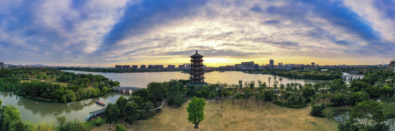 中国广东省东莞华阳湖湿地公园日出风光