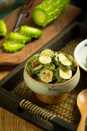 新鲜蔬菜苦瓜切片晒干用来泡水饮用