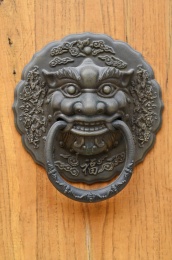 中国古建筑特色装饰动物辅首门环