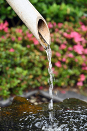 中国城市园林特色景观-竹筒清泉流水装置特写