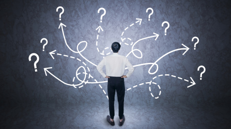 商务人士职场感觉思绪思路很乱问号不知所措抉择选择判断概念