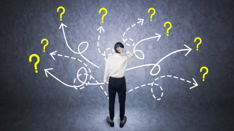 商务人士职场感觉思绪思路很乱问号不知所措抉择选择判断概念