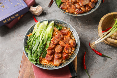 一碗青菜腊肠煲仔饭