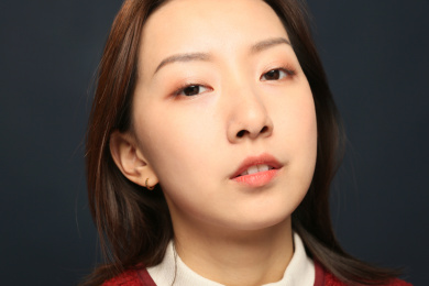 一位美丽的中国女孩五官特写