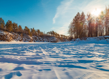 漠河冰封的江面