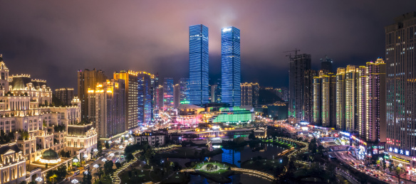 贵阳花果园双子塔夜景城市航拍