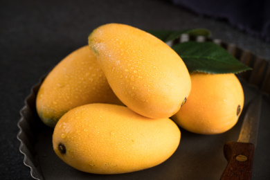 色泽金黄的新鲜水果煌金芒