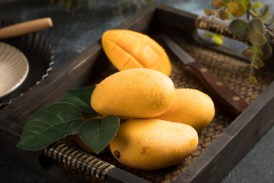 色泽金黄的新鲜水果煌金芒