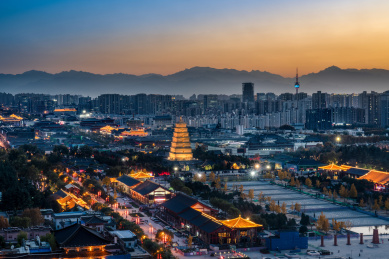 中国陕西省西安市大雁塔城市夜景风光