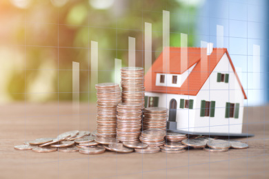 成摞成堆的美元硬币和房子模型