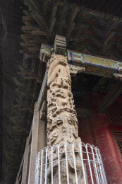 山东曲阜孔庙大成殿的石雕龙柱