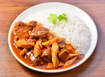 方便快餐盖浇饭笋子烧牛肉