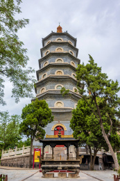 中国山东省青岛市湛山寺药师塔