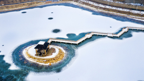 北京密云郊区冬季航拍雪后公园湖泊风光
