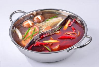 四川传统菌汤牛油鸳鸯火锅