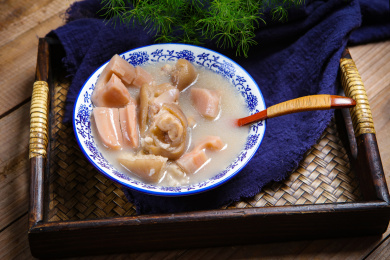 美味滋补家常菜莲藕炖猪手