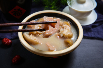 美味养生菜品莲藕腊猪手汤