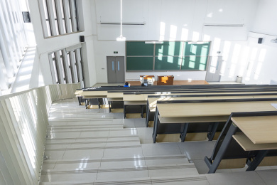 宽敞明亮的阶梯教室