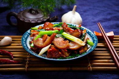 美味菜肴蒜苗辣椒小炒卤猪头肉