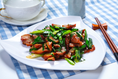 家常开蒜苗爆炒猪头肉小炒回锅肉