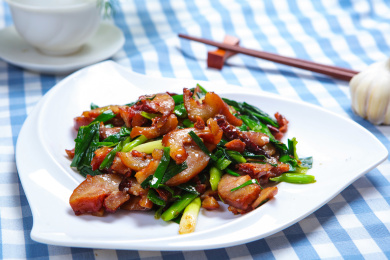 家常开蒜苗爆炒猪头肉小炒回锅肉