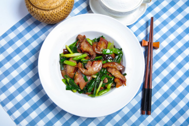 家常开蒜苗爆炒猪头肉小炒回锅肉
