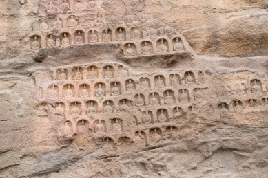 中国山西云冈石窟大佛雕像