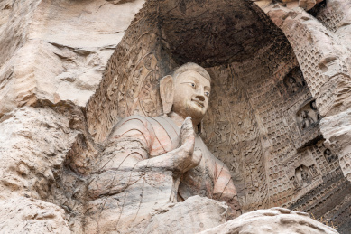 中国山西云冈石窟大佛雕像