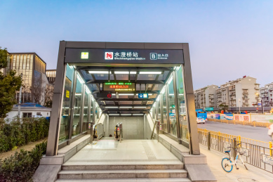 中国浙江杭州上城区水澄桥站地铁出入口