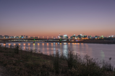 广西南宁邕江龙岗大桥夜景