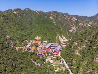 无人机航拍北京门头沟区白瀑寺风光