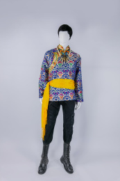 中国藏族男式绣花绸缎绵绒外套服饰  