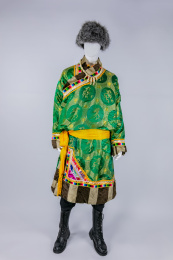 中国藏族男式绣花绸缎绵绒外套服饰  