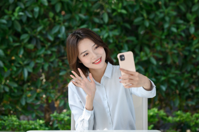 一个亚洲商务女士