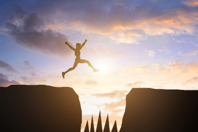 剪影人物面对诱惑诱饵掉入陷阱圈套套路进行选择