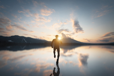 剪影人物跑步概念教育励志正能量希望曙光大自然