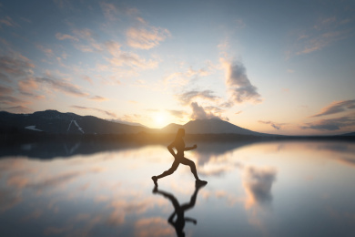 剪影人物跑步概念教育励志正能量希望曙光大自然