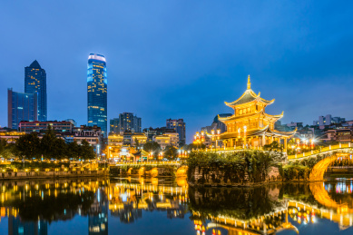 中国贵州贵阳甲秀楼建筑夜景风光