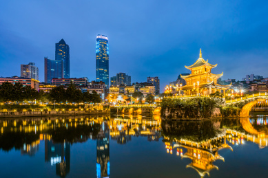 中国贵州贵阳甲秀楼建筑夜景风光
