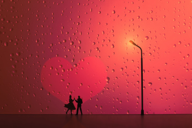 情人节雨滴窗户路灯下跳舞的一对情侣心形