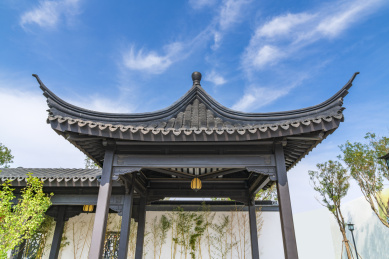 中式亭子蓝天白云