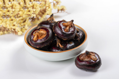 保健蔬菜水果荸荠马蹄摆放在桌面上