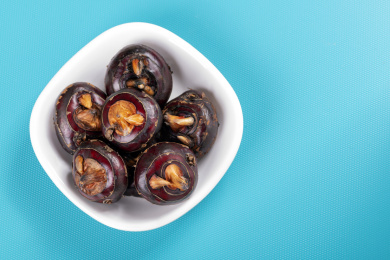 保健蔬菜水果荸荠马蹄摆放在桌面上