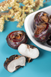 保健蔬菜水果荸荠马蹄摆放在桌面上